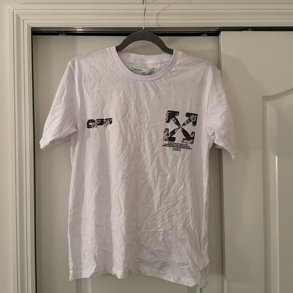 Off White Half Arrow Half Daisy T shirt Size Small NWT